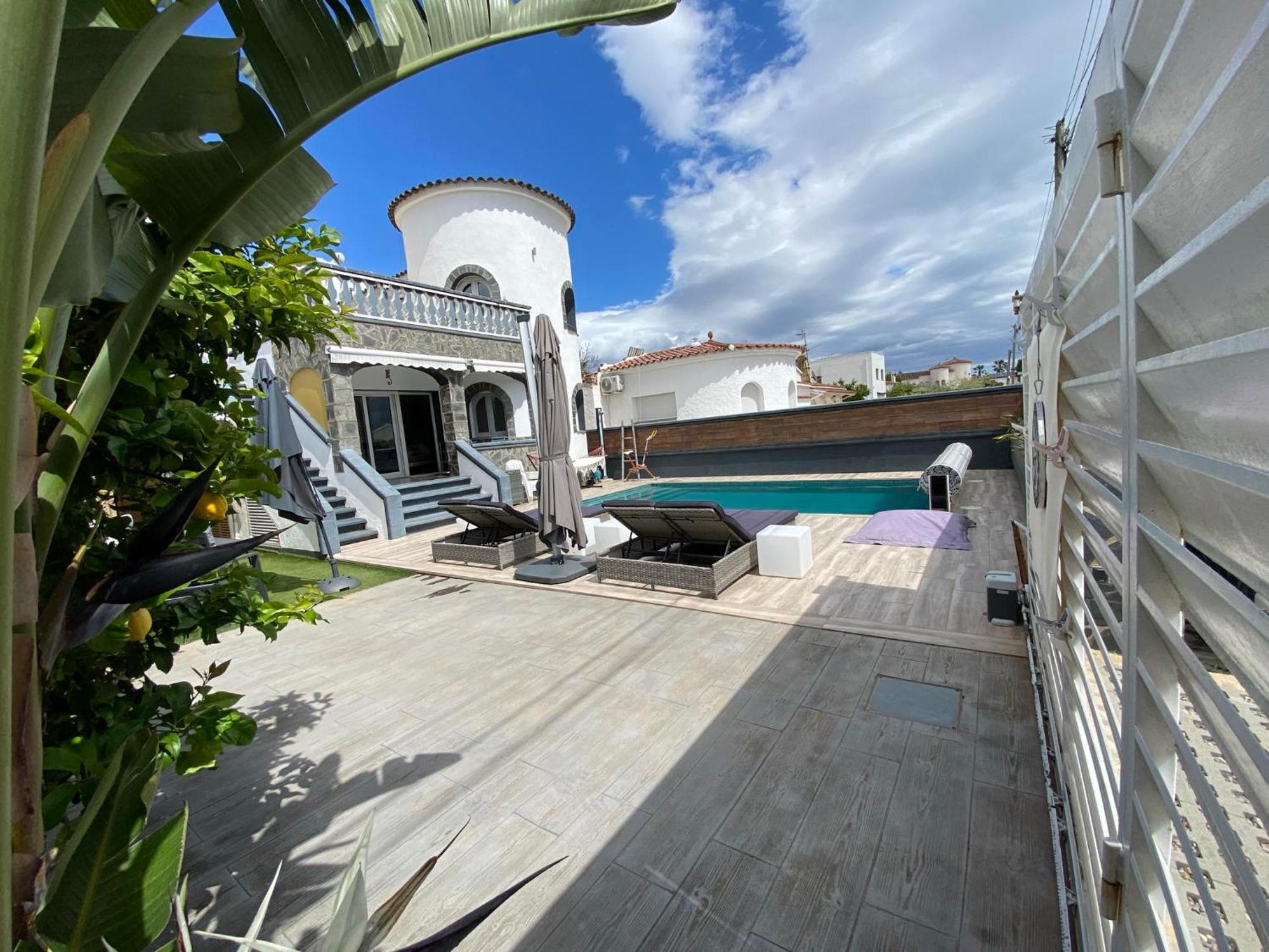 Belle Avec Piscine *